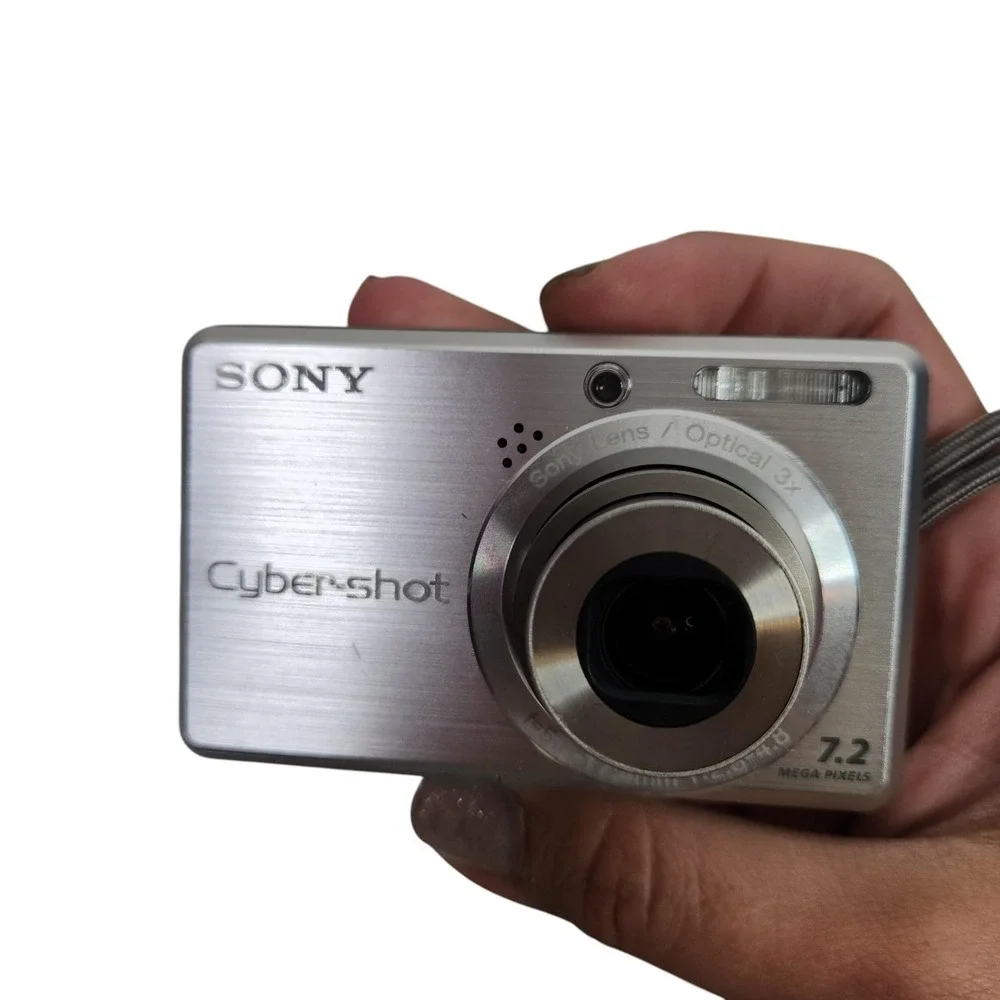 Sony Cyber-shot DSC-S750 7.2MP Digital Camera Silver 3X Zoom 2.5